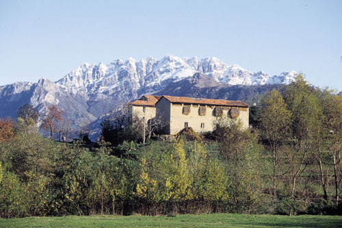Foto presa da "https://laviadeicampi.wordpress.com/2018/05/21/cascina-manzoni-a-galbiate/"